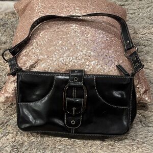 Chic Black Leather Vintage Guess Shoulder Bag.